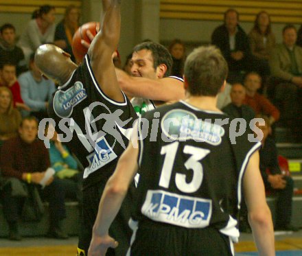 Basketball Bundesliga. W?rthersee Piraten gegen Klosterneuburg. Bryan Lucas. Klagenfurt, am 3.12.2005.
---
pressefotos, pressefotografie, kuess, qs, qspictures, sport, bild, bilder, bilddatenbank