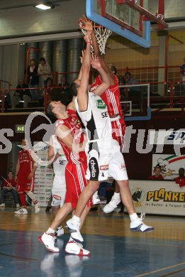 Basketball Bundesliga. W?rthersee Piraten gegen Wels.Bryan Lucas. Klagenfurt, am 9.3.2006.

---
pressefotos, pressefotografie, kuess, qs, qspictures, sport, bild, bilder, bilddatenbank