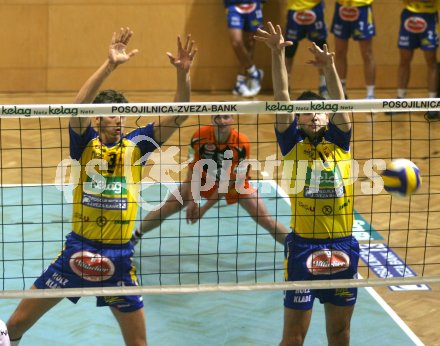 Volleyball Bundesliga. Aich/Dob gegen Salzburg. Christoph Bl?mel, David Slatinsek (Aich/Dob). Bleiburg, am 2.12.2006.
Foto: Kuess
---
pressefotos, pressefotografie, kuess, qs, qspictures, sport, bild, bilder, bilddatenbank