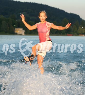 Wasserski. Tina Rauchenwald. U17 Weltmeisterin. Figurenlauf. P?rtschach, am 2.9.2006.
---
pressefotos, pressefotografie, kuess, qs, qspictures, sport, bild, bilder, bilddatenbank