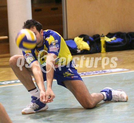 Volleyball Aich/Dob gegen Enns. David Slatinsek (Aich/Dob). Bleiburg, am 20.1.2007
Foto: Kuess
---
pressefotos, pressefotografie, kuess, qs, qspictures, sport, bild, bilder, bilddatenbank