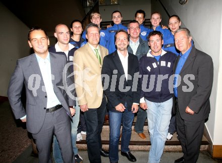 Gert Buchleitner, Co-Trainer Lukas Mark, Marina Novosel, Obmann Josef Laibacher, Katharina Grafenauer, Maja Pr?prost, Sportlandesrat Wolfgang Schantl, Hubert Eritscher, Petra Kosnijek, Sigrid Sumper, Trainer Helmut Voggenberger, Ana Mijatrovic, Sportstadtrat Dieter Jandl. Klagenfurt, am 25.9.2006. 

---
pressefotos, pressefotografie, kuess, qs, qspictures, sport, bild, bilder, bilddatenbank