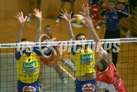 Volleyball Bundesliga.l SK Aich/Dob gegen Hypo VBK. Jure Kokot, Martin Pipa, David Slatinsek (Aich/Dob), Martin Mikula (Hypo VBK). Bleiburg am 7. 10. 2006.
---
pressefotos, pressefotografie, kuess, qs, qspictures, sport, bild, bilder, bilddatenbank