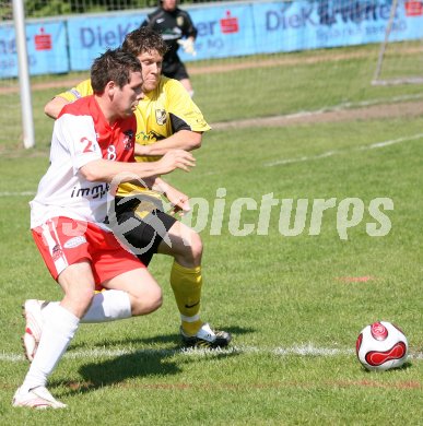 Fussball Unterliga Ost. KAC gegen Reichenau. Albin Kesselbacher (KAC), Rene Lenhardt (Reichenau). Klagenfurt, am 28.4.2007.
Foto: Kuess
---
pressefotos, pressefotografie, kuess, qs, qspictures, sport, bild, bilder, bilddatenbank
