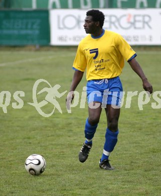 Fussball 1. Klasse D. ASV gegen Donau. Issah Moro (ASV). Klagenfurt, am 1.4.2007.
Foto: Kuess
---
pressefotos, pressefotografie, kuess, qs, qspictures, sport, bild, bilder, bilddatenbank