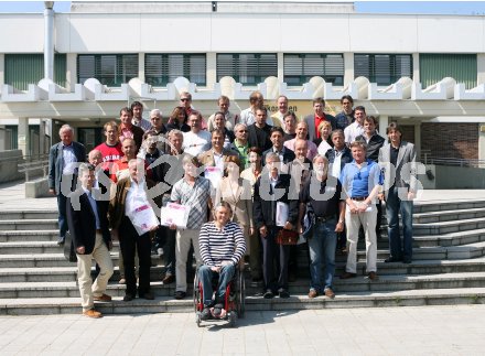 Abschlu? Sportbasislehrgang Uni Klagenfurt. Landeshauptmannstellvertreterin Gabi Schaunig, USI Direktor Franz Preiml, Thomas Brandauer, Dr. Robert Schmidhofer mit den Absolventen des Lehrganges. Klagenfurt, am 21.4.2007-.
---
pressefotos, pressefotografie, kuess, qs, qspictures, sport, bild, bilder, bilddatenbank