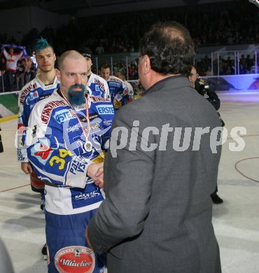 Eishockey Bundesliga. Finale. Red Bull Salzburg gegen VSV. Entt?uschte Villacher. Salzburg, am 5.4.2007.
Foto: Kuess
---
pressefotos, pressefotografie, kuess, qs, qspictures, sport, bild, bilder, bilddatenbank