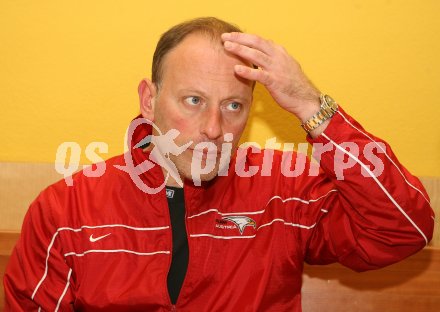 Eishockey Nationalteam. Teamtrainer Jim Boni. Klagenfurt, am 6.4.2007.
Foto: Kuess
---
pressefotos, pressefotografie, kuess, qs, qspictures, sport, bild, bilder, bilddatenbank