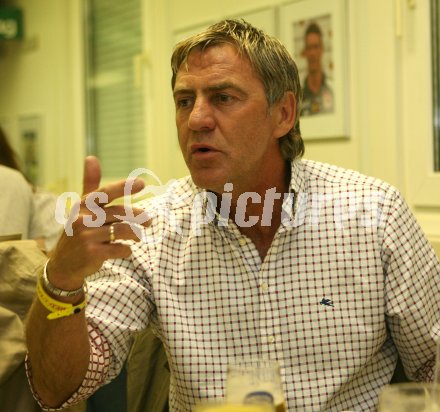 Fussball. Red Zac Liga. FC K?rnten gegen Kapfenberg. Trainer Walter Schachner (FCK). Klagenfurt, am 27.4.2007.
Foto: Kuess 
---
pressefotos, pressefotografie, kuess, qs, qspictures, sport, bild, bilder, bilddatenbank