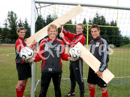 Fussball. FCK/Welzenegg Amateure. Manuel Wallner, Christian Dobnik, Daniel Oberl?nder, Rene Seebacher. Klagenfurt, am 30.5.2007.
Foto: Kuess
---
pressefotos, pressefotografie, kuess, qs, qspictures, sport, bild, bilder, bilddatenbank