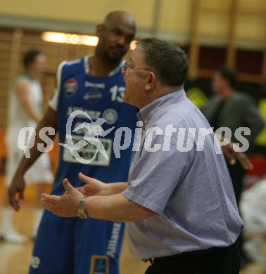 Basketball Bundesliga. W?rhersee Piraten gegen Gmunden. Trainer Gonnen, Detari Mayes (Gmunden). Klagenfurt, am 7.4.2007.
Foto: Kuess
---
pressefotos, pressefotografie, kuess, qs, qspictures, sport, bild, bilder, bilddatenbank
