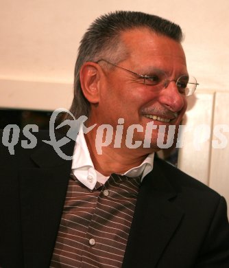 Pressekonferenz FCK neu.  Walter Jarz. Klagenfurt, am 21.4.2007.
Foto: Kuess 
---
pressefotos, pressefotografie, kuess, qs, qspictures, sport, bild, bilder, bilddatenbank
