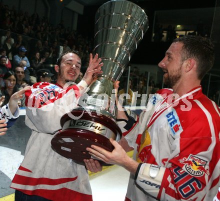 Eishockey Bundesliga. Finale. Red Bull Salzburg gegen VSV. Jubel Salzburg. Marco Pewal, Peter Kasper. Salzburg, am 5.4.2007.
Foto: Kuess
---
pressefotos, pressefotografie, kuess, qs, qspictures, sport, bild, bilder, bilddatenbank