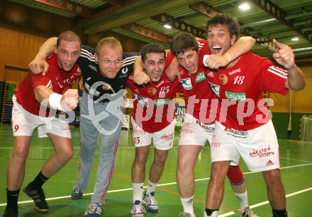 Handball HLA Play-off. HCK 59 gegen ULZ Schwaz. Jubel Toni Pr?prost, Mathias Lippitsch, Thomas Kandolf, Georg Reichstamm, Helmut Rothe (HCK). Klagenfurt, am 28.4.2007.
---
pressefotos, pressefotografie, kuess, qs, qspictures, sport, bild, bilder, bilddatenbank