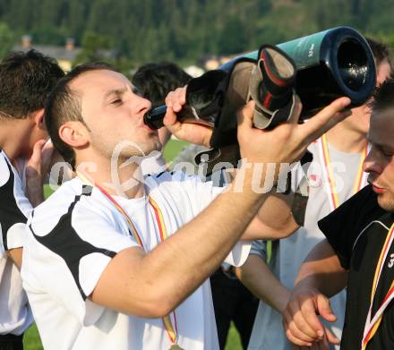 Fußball. Kärntner Liga. Bleiburg gegen St. Stefan L. Meisterjubel Bleiburg. Veliu Arianit. Bleiburg, am 9.6.2007.
Foto: Kuess

---
pressefotos, pressefotografie, kuess, qs, qspictures, sport, bild, bilder, bilddatenbank