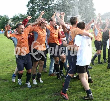 Fussball Unterliga Ost. KAC gegen DSG Sele/Zell. Meisterjubel Zell. Klagenfurt, am 10.6.2007.
Foto: Kuess

---
pressefotos, pressefotografie, kuess, qs, qspictures, sport, bild, bilder, bilddatenbank