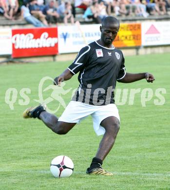 Fussball. Feldkirchen gegen SK Austria Kaernten.  Thiery Fidjeu - Tazemeta (Austria). Feldkirchen, am 19.6.2007.
Foto: Kuess
---
pressefotos, pressefotografie, kuess, qs, qspictures, sport, bild, bilder, bilddatenbank
