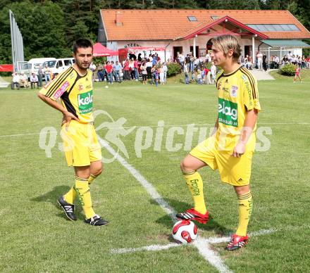 Fussball FCK. Letzter Ankick fuer den FCK. Verabschiedung von Marc Sand mit Kapitaen Nenad Bjelica. Schiefling, am 23.6.2007.
Foto: Kuess
---
pressefotos, pressefotografie, kuess, qs, qspictures, sport, bild, bilder, bilddatenbank