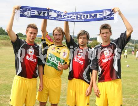 Fussball FCK. Verabschiedung von Marc Sand . Seebacher, Riedl und Burgstaller mit Marc Sand und Bochum Schal um. Schiefling, am 23.6.2007.
Foto: Kuess
---
pressefotos, pressefotografie, kuess, qs, qspictures, sport, bild, bilder, bilddatenbank