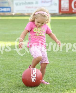 Kinderfussball. Maedchenfussball. Kids Cup. Klagenfurt, am 29.6.2007.
Foto: Kuess
---
pressefotos, pressefotografie, kuess, qs, qspictures, sport, bild, bilder, bilddatenbank