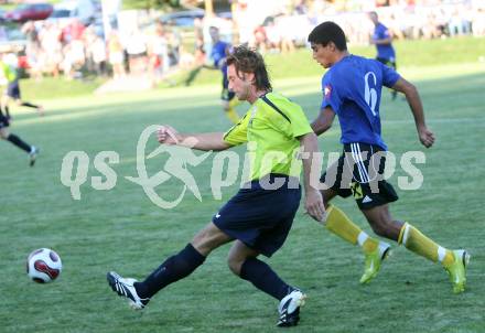 Fussball Unterliga Ost. Albert Quantschnig (Ludmannsdorf), Mohamad Sulaiman Mohsenzada (Koettmannsdorf). Ludmannsdorf, am 15.8.2007.
Foto: Kuess
---
pressefotos, pressefotografie, kuess, qs, qspictures, sport, bild, bilder, bilddatenbank