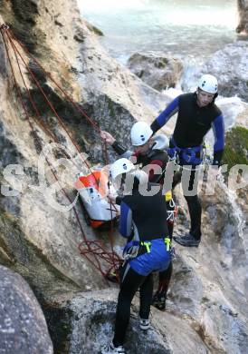 Eishockey. Teambuilding KAC. Canyoning. Ainet, am 26.8.2007.
Foto: Kuess
---
pressefotos, pressefotografie, kuess, qs, qspictures, sport, bild, bilder, bilddatenbank