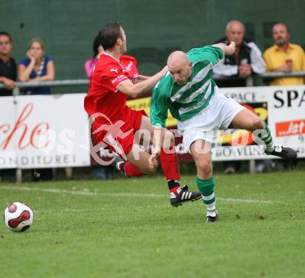 Fussball Kaerntner Liga. Landskron gegen Lendorf. Guido Lackner (Landskron) Stefan Lambert (Lendorf) . Landskron, am 1.9.2007.
Foto: Kuess 
---
pressefotos, pressefotografie, kuess, qs, qspictures, sport, bild, bilder, bilddatenbank