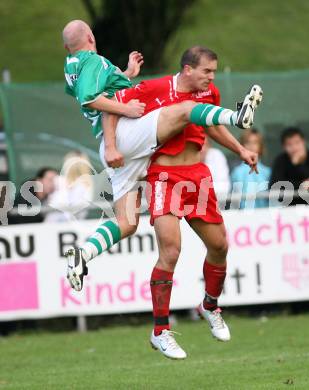 Fussball Kaerntner Liga. Landskron gegen Lendorf. Guido Lackner (Landskron). Martin Morgenstern (Lendorf). Landskron, am 1.9.2007.
Foto: Kuess 
---
pressefotos, pressefotografie, kuess, qs, qspictures, sport, bild, bilder, bilddatenbank