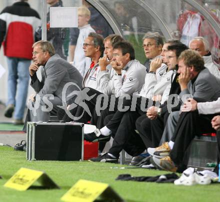Fussball. Laenderspiel Oesterreich gegen Japan. Betreuerbank. Trainer Josef Hickersberger, Co-Trainer Peter Persidis, Tormanntrainer Klaus Lindenberger. Klagenfurt, am 7.9.2007.
Foto: Kuess
---
pressefotos, pressefotografie, kuess, qs, qspictures, sport, bild, bilder, bilddatenbank