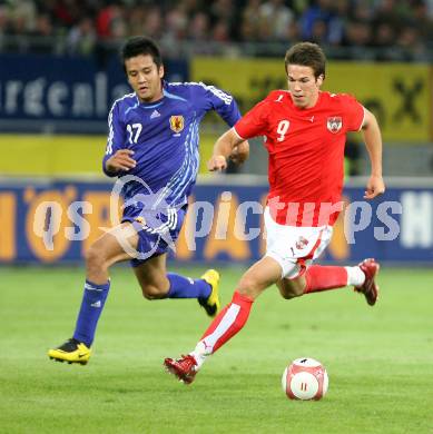 Fussball. Laenderspiel Oesterreich gegen Japan. Roland Linz (Oesterreich), Junichi Inamoto (Japan). Klagenfurt, am 7.9.2007.
Foto: Kuess
---
pressefotos, pressefotografie, kuess, qs, qspictures, sport, bild, bilder, bilddatenbank