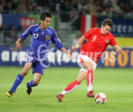 Fussball. Laenderspiel Oesterreich gegen Japan.  Roland Linz  (Oesterreich), Nunichi Inamoto (Japan).  Klagenfurt, am 7.9.2007.
Foto: Kuess
---
pressefotos, pressefotografie, kuess, qs, qspictures, sport, bild, bilder, bilddatenbank
