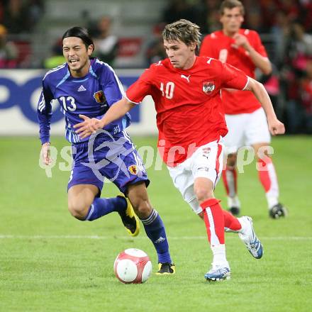 Fussball. Laenderspiel Oesterreich gegen Japan. Christoph Leitgeb (Oesterreich), Keita Suzuki (Japan). Klagenfurt, am 7.9.2007.
Foto: Kuess
---
pressefotos, pressefotografie, kuess, qs, qspictures, sport, bild, bilder, bilddatenbank
