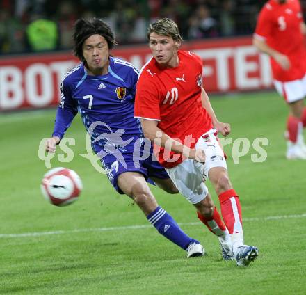 Fussball. Laenderspiel Oesterreich gegen Japan. Christoph Leitgeb (Oesterreich), Yasuhito Endo (Japan).  Klagenfurt, am 7.9.2007.
Foto: Kuess
---
pressefotos, pressefotografie, kuess, qs, qspictures, sport, bild, bilder, bilddatenbank