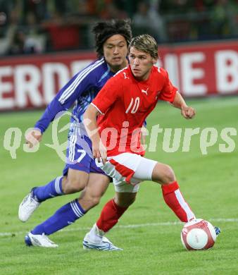 Fussball. Laenderspiel Oesterreich gegen Japan. Christoph Leitgeb (Oesterreich), Yasuhito Endo (Japan).  Klagenfurt, am 7.9.2007.
Foto: Kuess
---
pressefotos, pressefotografie, kuess, qs, qspictures, sport, bild, bilder, bilddatenbank