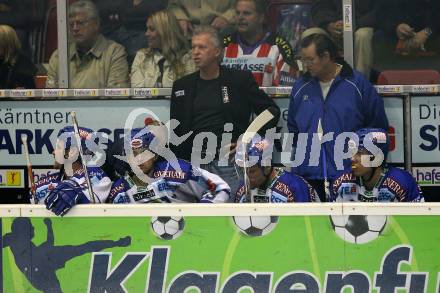 Erste Bank Eishockey Bundesliga. KAC gegen VSV. Spielerbank VSV. Trainer Greg Holst (VSV). Klagenfurt, am 4.10.2007.
Foto: Kuess
---
pressefotos, pressefotografie, kuess, qs, qspictures, sport, bild, bilder, bilddatenbank