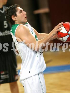 Basketball Bundesliga. Woerthersee Piraten gegen Team Guessing Knights. Andreas Kuttnig (Piraten). Klagenfurt, am 26.10.2007.
Foto: Kuess
---
pressefotos, pressefotografie, kuess, qs, qspictures, sport, bild, bilder, bilddatenbank