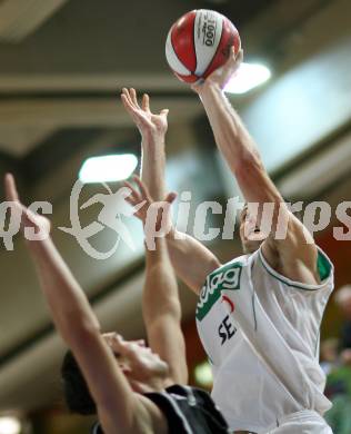 Basketball Bundesliga. Woerthersee Piraten gegen Team Guessing Knights. Stjepan Gavran (Piraten). Klagenfurt, am 26.10.2007.
Foto: Kuess
---
pressefotos, pressefotografie, kuess, qs, qspictures, sport, bild, bilder, bilddatenbank