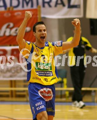 Volleyball Challenge Cup. SK Posojilnica Aich/Dob gegen Generali Haching. Jubel Miha Kosl (Aich/Dob). Prevalje, am 27.10.2007.
Foto: Kuess
---
pressefotos, pressefotografie, kuess, qs, qspictures, sport, bild, bilder, bilddatenbank
