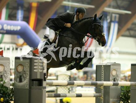 Reiten. Fest der Pferde. Robert Puck (Oesterreich) auf Real eagle. Klagenfurt, am 28.10.2007.
Foto: Kuess
---
pressefotos, pressefotografie, kuess, qs, qspictures, sport, bild, bilder, bilddatenbank