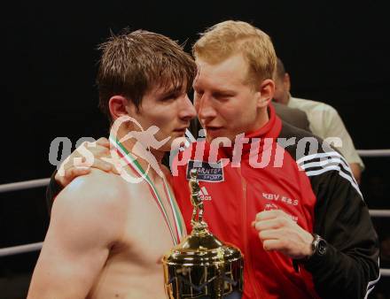 Boxen. Box Nacht in Klagenfurt. Ali Chakiev (AUT), Trainer Siegfried Steiner. Klagenfurt, am 23.11.2007.
Foto: Kuess
---
pressefotos, pressefotografie, kuess, qs, qspictures, sport, bild, bilder, bilddatenbank