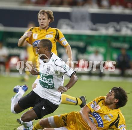 Fussball tipp3 Bundesliga. SK Austria Kaernten gegen SK Sturm Graz. Chiquinho (Kaernten), Lamotte Fabian (Graz). Klagenfurt, 6.8.2008
Copyright Kuess

---
pressefotos, pressefotografie, kuess, qs, qspictures, sport, bild, bilder, bilddatenbank