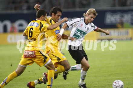 Fussball tipp3 Bundesliga. SK Austria Kaernten gegen SK Sturm Graz. Weber Manuel  (Kaernten), Hlinka Peter, Shashiashvili George (Graz). Klagenfurt, 6.8.2008
Copyright Kuess

---
pressefotos, pressefotografie, kuess, qs, qspictures, sport, bild, bilder, bilddatenbank