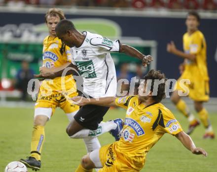 Fussball tipp3 Bundesliga. SK Austria Kaernten gegen SK Sturm Graz. Chiquinho (Kaernten), Lamotte Fabian (Graz). Klagenfurt, 6.8.2008
Copyright Kuess

---
pressefotos, pressefotografie, kuess, qs, qspictures, sport, bild, bilder, bilddatenbank