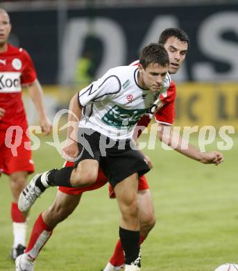 Fussball tipp3 Bundesliga. SK Austria Kaernten gegen Mattersburg. Junuzovic Zlatkoi (Kaernten), Naumoski Ilco (Mattersburg). Klagenfurt, 9.8.2008
Copyright Kuess

---
pressefotos, pressefotografie, kuess, qs, qspictures, sport, bild, bilder, bilddatenbank