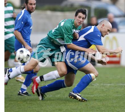 Fussball. Kaerntner Liga. Landskron gegen VSV. Christian Kautz (Landskron), Andreas Helmut Morak (VSV).  Landskron, am 16.8.2008.
Foto: Kuess
---
pressefotos, pressefotografie, kuess, qs, qspictures, sport, bild, bilder, bilddatenbank