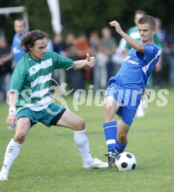 Fussball. Kaerntner Liga. Landskron gegen VSV. Marko Felbermayer (Landskron), Ivan Drmac (VSV).  Landskron, am 16.8.2008.
Foto: Kuess
---
pressefotos, pressefotografie, kuess, qs, qspictures, sport, bild, bilder, bilddatenbank