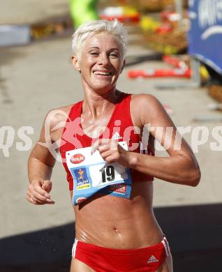 Halbmarathon. Kaernten laeuft. Zieleinlauf. Gradwohl Eva  (AUT). Klagenfurt, 24.8.2008
Foto. Kuess
---
pressefotos, pressefotografie, kuess, qs, qspictures, sport, bild, bilder, bilddatenbank