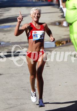 Halbmarathon. Kaernten laeuft. Zieleinlauf. Gradwohl Eva  (AUT). Klagenfurt, 24.8.2008
Foto. Kuess

---
pressefotos, pressefotografie, kuess, qs, qspictures, sport, bild, bilder, bilddatenbank