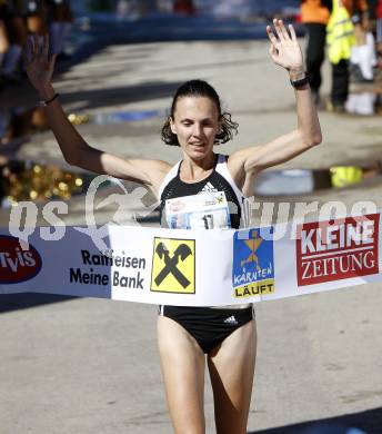 Halbmarathon. Kaernten laeuft. Zieleinlauf. Siegerin Kalovic Aniko (HUN). Klagenfurt, 24.8.2008
Foto. Kuess

---
pressefotos, pressefotografie, kuess, qs, qspictures, sport, bild, bilder, bilddatenbank