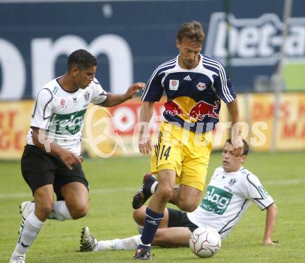 Fussball. Tipp3 Bundesliga. SK Kelag Kaernten gegen Red Bull Salzburg. Rocha Sobrinho Filho Adi, Junuzovic Zlatko (Kaernten), Opdam Barry  (Salzburg). Klagenfurt, 31.8.2008
Foto: Kuess

---
pressefotos, pressefotografie, kuess, qs, qspictures, sport, bild, bilder, bilddatenbank